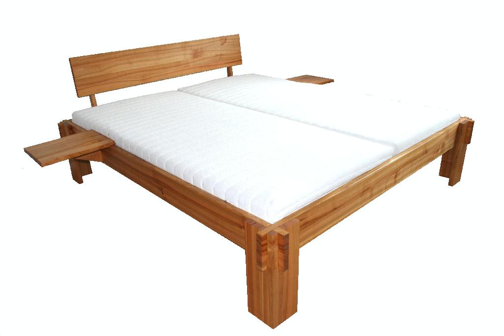 Modernes Massivholzbett mit Kopfteil und Matratze