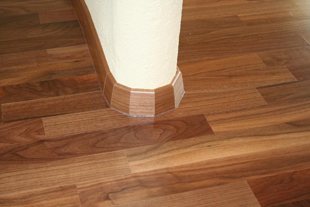 Maßgeschneiderte Sockelleisten für Rundungen