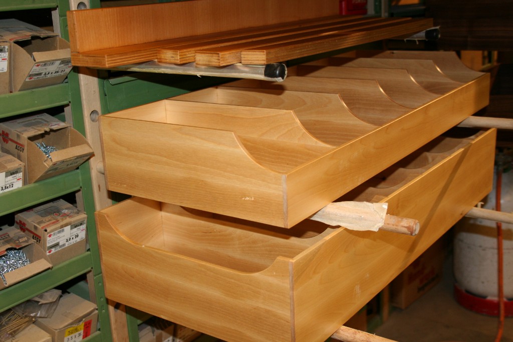 Maßgefertigte Schubladen für Sideboard aus Nussbaum