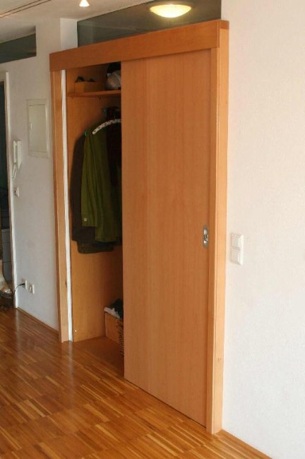 Kombinierte Schiebetürlösung mit Einbauschrank