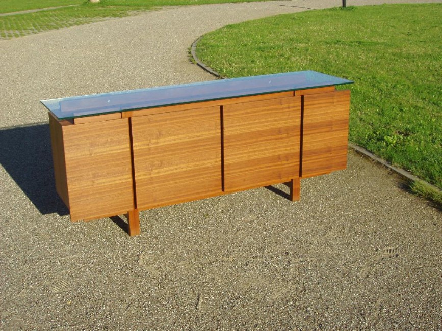 Sideboard in amerikanischem Nussbaum, geölt